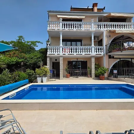 Mit Balkon- Gemeinsame Pool Und Terrasse * Novi Vinodolski
