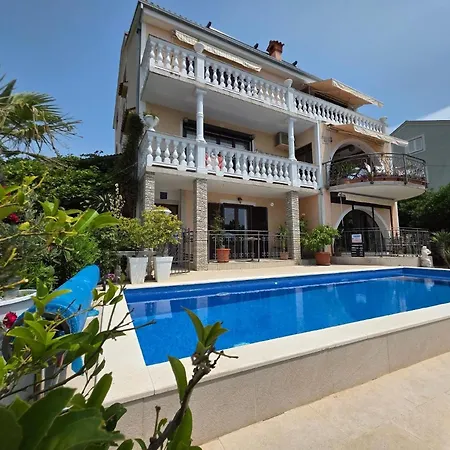 Mit Balkon- Gemeinsame Pool Und Terrasse Apartamento Novi Vinodolski