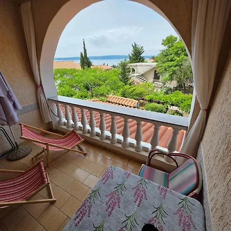 Apartamento Mit Balkon- Gemeinsame Pool Und Terrasse Novi Vinodolski