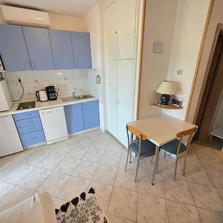 Mit Balkon- Gemeinsame Pool Und Terrasse *
