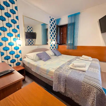 Apartamento Mit Balkon- Gemeinsame Pool Und Terrasse Novi Vinodolski